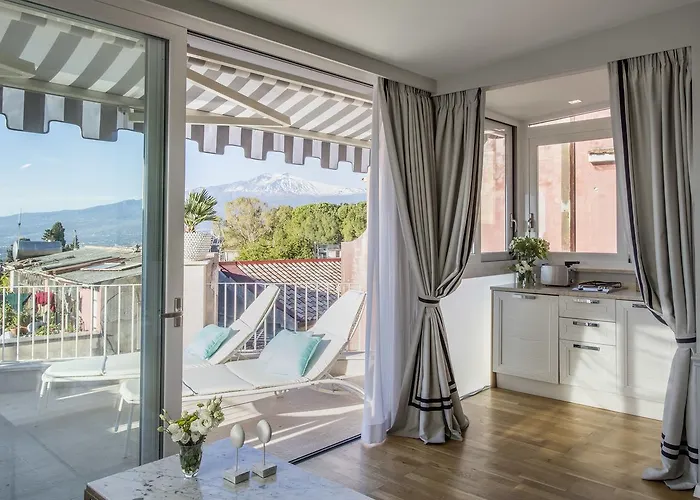 La Malandrina - & 4*