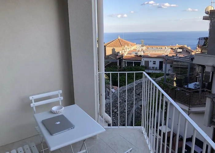 La Malandrina - & Taormina