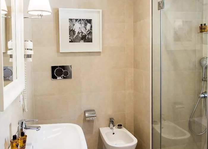 La Malandrina - & 4*